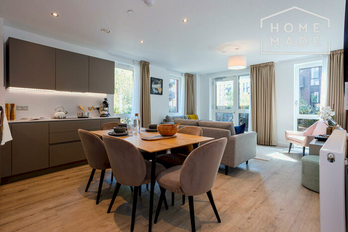 3 Bedroom Apartment To Rent In New Maker Yards, Salford, M5