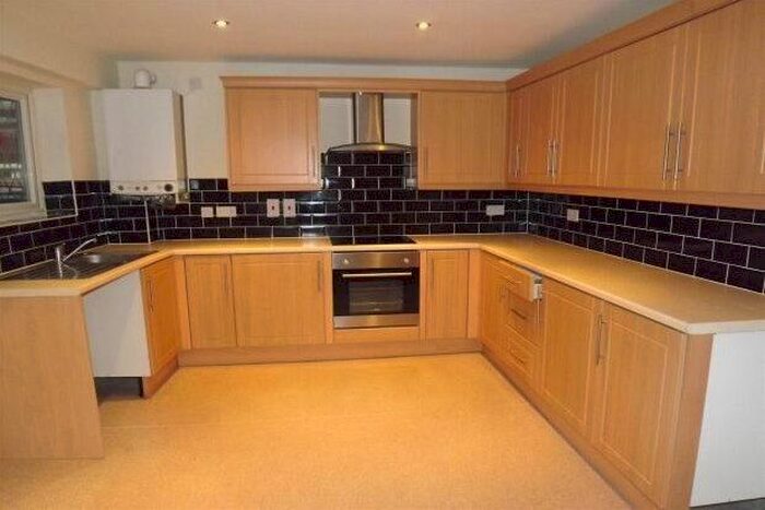 3 Bedroom Flat To Rent In Lilac Crescent, Nottingham, NG9