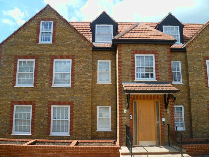 2 Bedroom Flat To Rent In Highfield Road, Bushey, WD23