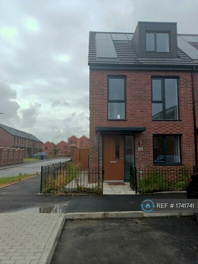 3 Bedroom End Of Terrace House To Rent In Amersham Street, Salford, M5