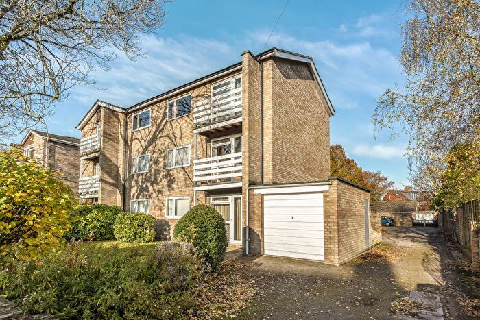 2 Bedroom Apartment To Rent In Hernes Close, Oxford, OX2