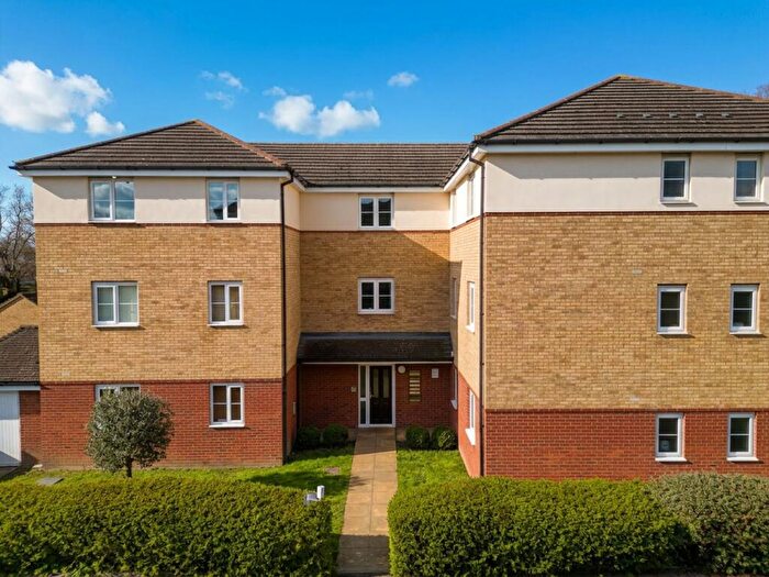 2 Bedroom Flat For Sale In Sherriff Close, Esher, KT10