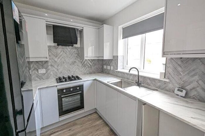 2 Bedroom Property To Rent In Syon Park Close, Nottingham, NG2