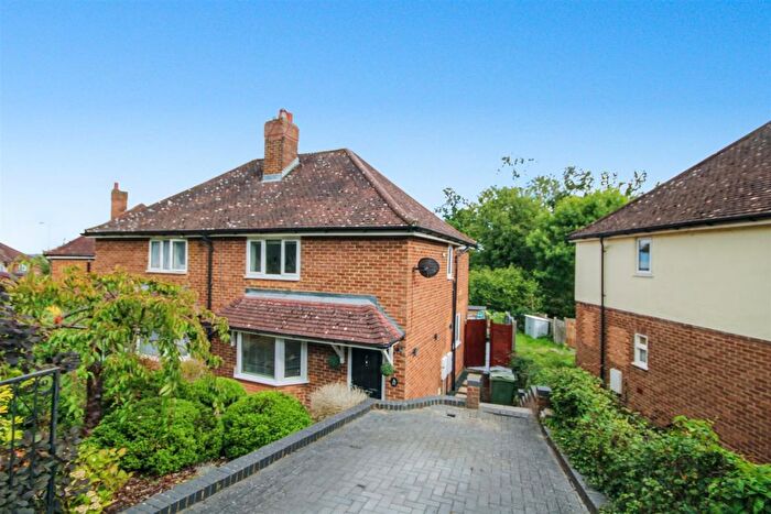 2 Bedroom Semi-Detached House To Rent In Woodside Road, Guildford, GU2