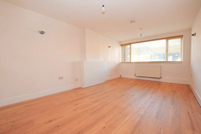 2 Bedroom Apartment To Rent In St Ediths Court, Billericay, CM12