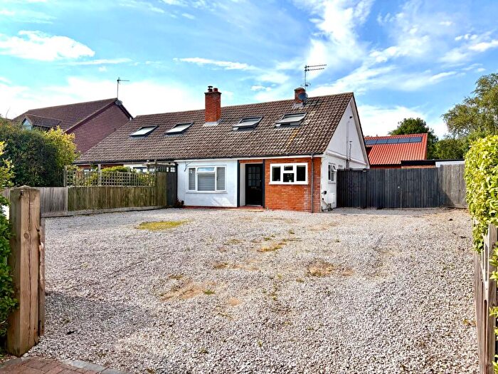 4 Bedroom Chalet For Sale In Leys Road, Loughton, Milton Keynes, MK5