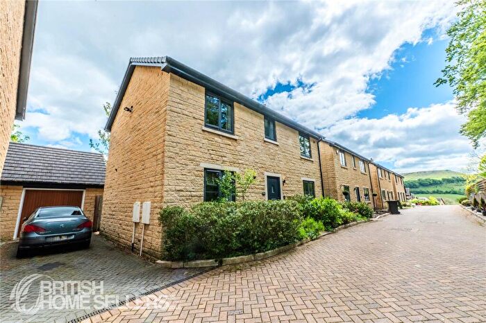4 Bedroom Detached House For Sale In Wood Cutters Way, Chapel-en-le-Frith, High Peak, Derbyshire, SK23