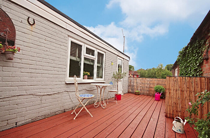 2 Bedroom Apartment For Sale In High Street, Billingshurst, RH14