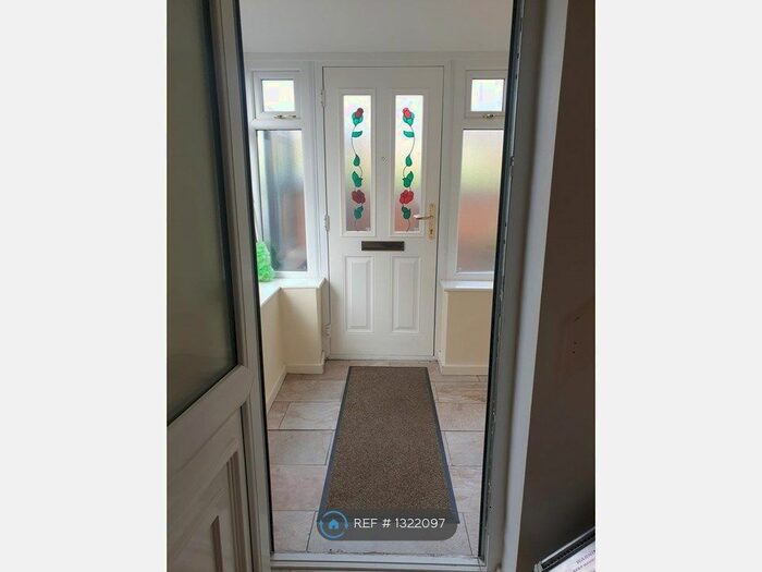 3 Bedroom Semi-Detached House To Rent In Reginald Terrace, Leeds, LS7