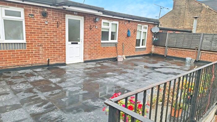 2 Bedroom Flat To Rent In Station Road, Chadwell Heath, Romford, RM6