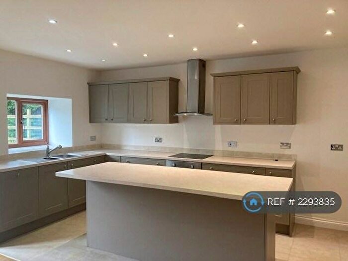 4 Bedroom Semi-Detached House To Rent In Ingham Lane, Halifax, HX2