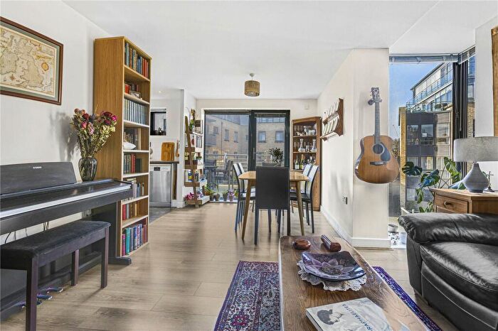 2 Bedroom Apartment To Rent In Empress Court, Oxford, OX1