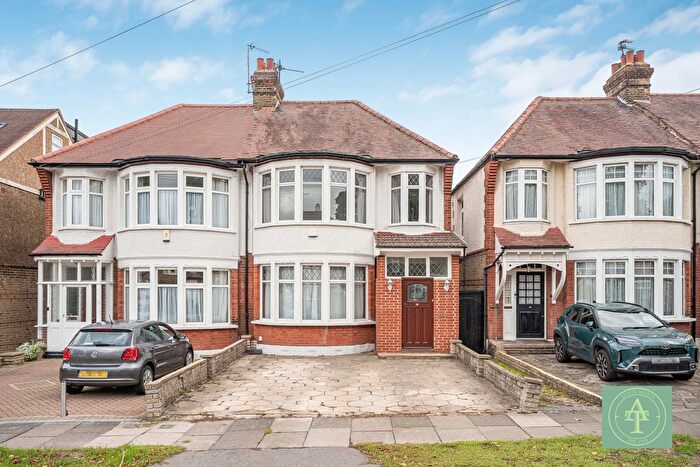3 Bedroom Semi-Detached House For Sale In Green Moor Link, Winchmore Hill, London, N21