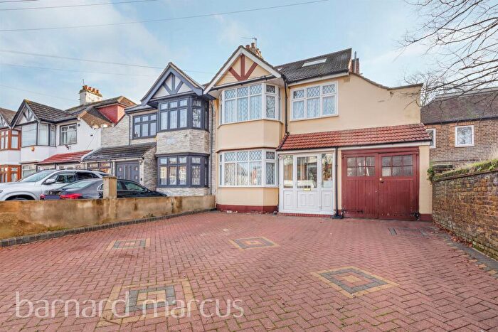 5 Bedroom Semi-Detached House For Sale In Dunheved Road South, Thornton Heath, CR7