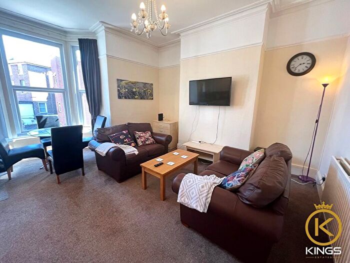 3 Bedroom Flat To Rent In Waverley Road, Southsea, PO5