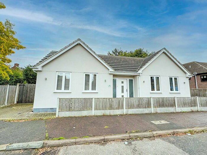 1 Bedroom Detached Bungalow For Sale In Wedgwood Way, Rochford, SS4