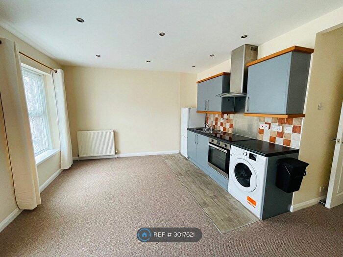 2 Bedroom Flat To Rent In Bradley Crescent, Bristol, BS11
