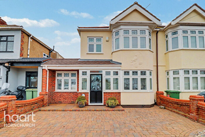 3 Bedroom Semi Detached House For Sale In Albany Road, Hornchurch, RM12