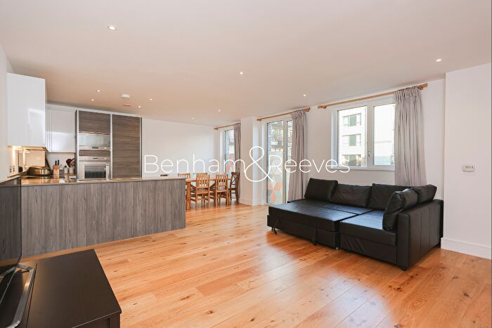 3 Bedroom Flat To Rent In Winchester Square, Surrey Quays, SE8