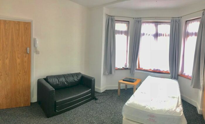 Studio To Rent In Green Lane, Seven Kings, IG3