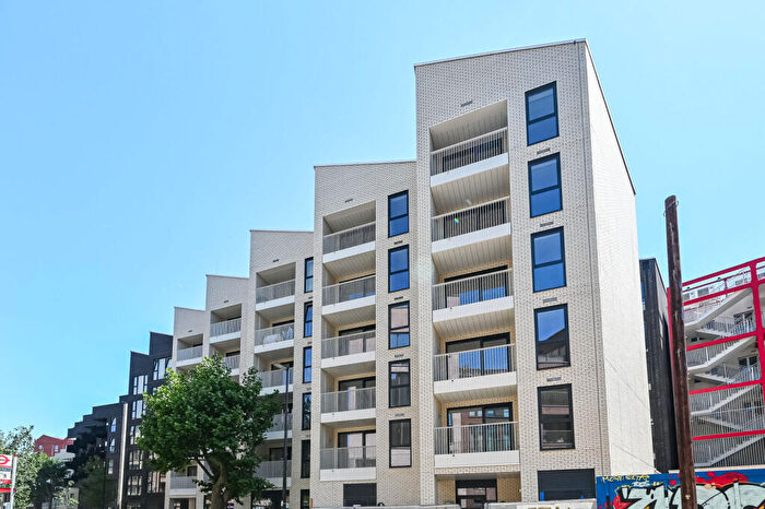 3 Bedroom Flat To Rent In Monier Road, Hackney Wick, E3