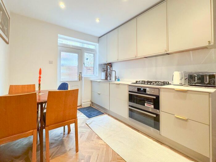 2 Bedroom Flat For Sale In Chevening Road, Queens Park, NW6
