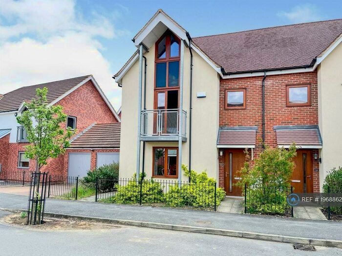 5 Bedroom Semi-Detached House To Rent In Poppy Avenue, Broughton, Milton Keynes, MK10