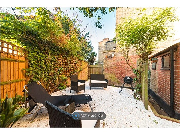 2 Bedroom Flat To Rent In Brixton Hill, London, SW2