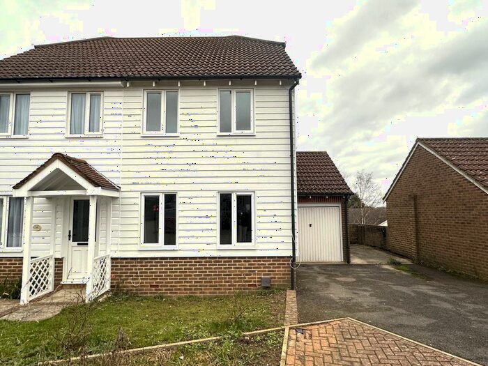 2 Bedroom Property To Rent In Bradbridge Green, Singleton, Ashford, TN23