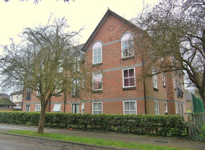 2 Bedroom Flat To Rent In Royal Court, Upper Grosvenor Road, Highfield, Southampton, SO17