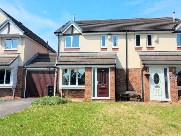 3 Bedroom Semi-Detached House To Rent In Glencar, Westhoughton, BL5