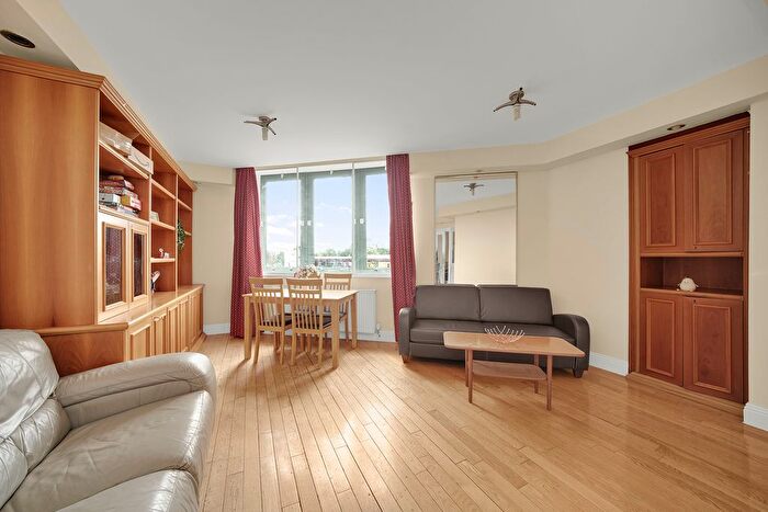 2 Bedroom Flat For Sale In Jubilee Heights, Shoot Up Hill, Kilburn, NW2