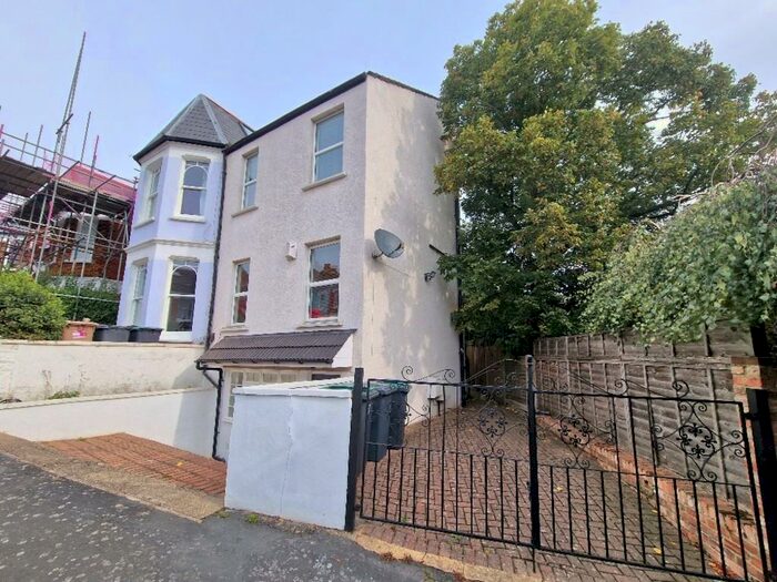 3 Bedroom End Of Terrace House To Rent In Elyne Road, Finsbury Park, N4