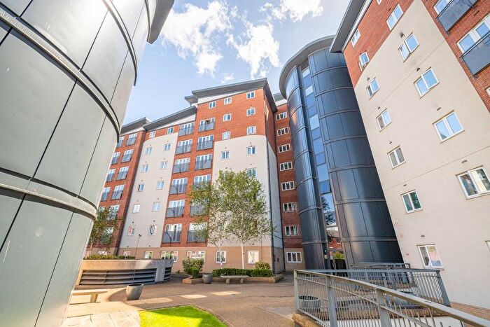 2 Bedroom Flat For Sale In Aspects Court, Slough, SL1