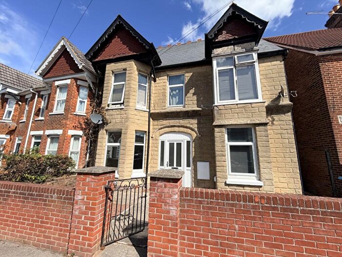 2 Bedroom Flat For Sale In Kingston Road, Heckford Park, BH15