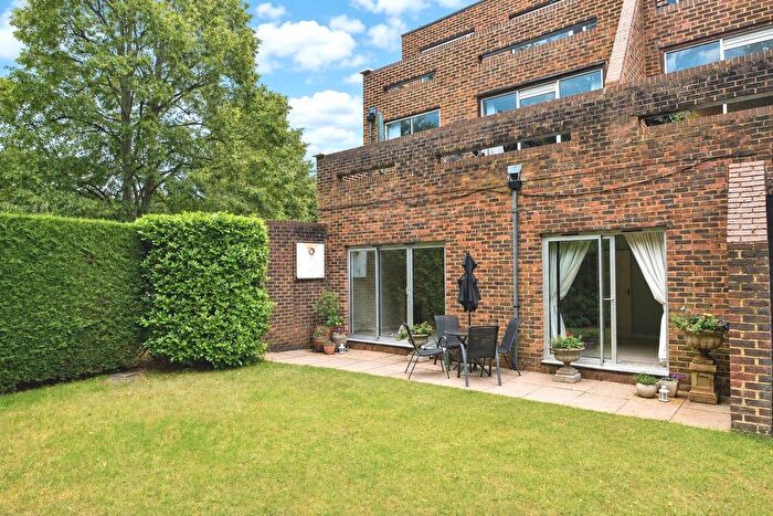 2 Bedroom Flat For Sale In Stroudwater Park, Weybridge, KT13