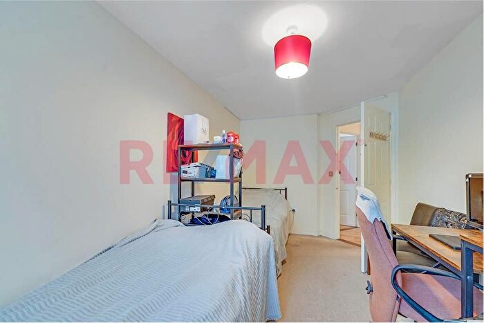 2 Bedroom Flat For Sale In The Fanshawe, Gale Street, Dagenham, RM9