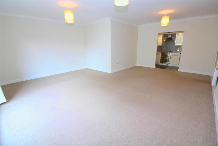 2 Bedroom Flat To Rent In Benedictine Place, London Road, St Albans, AL1