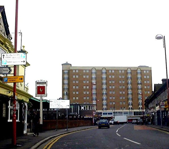 2 Bedroom Flat For Sale In High Street, Hounslow, TW3