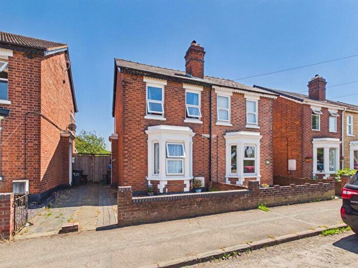 3 Bedroom Semi Detached House For Sale In Eastern Avenue, Gloucester, GL4