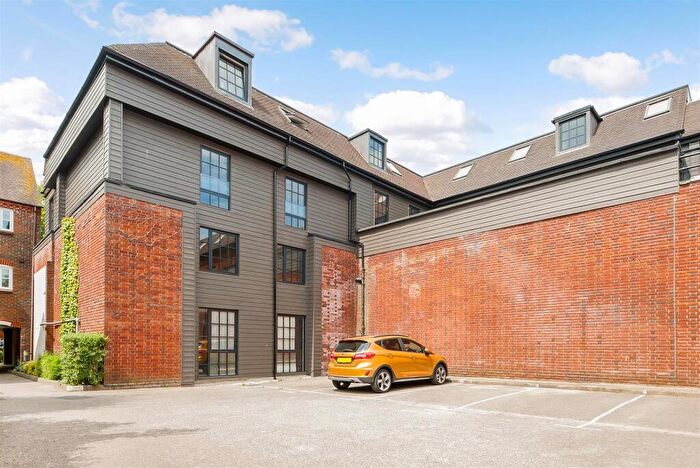 2 Bedroom Apartment For Sale In Southgate, Chichester, PO19