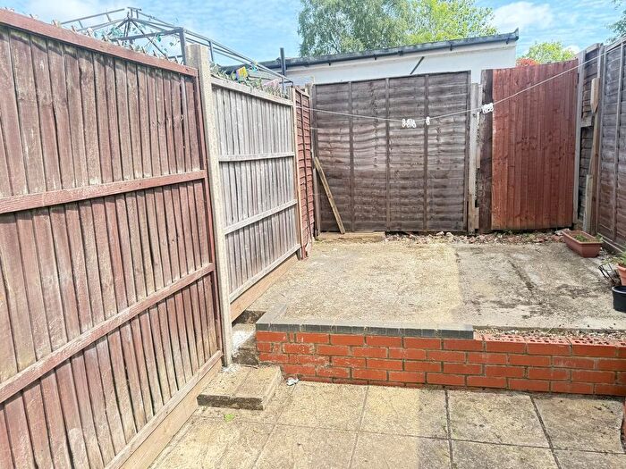 Studio To Rent In Roxeth Green Avenue, Harrow, HA2