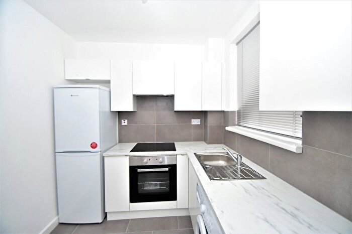 2 Bedroom Flat To Rent In South Norwood Hill, London, SE25