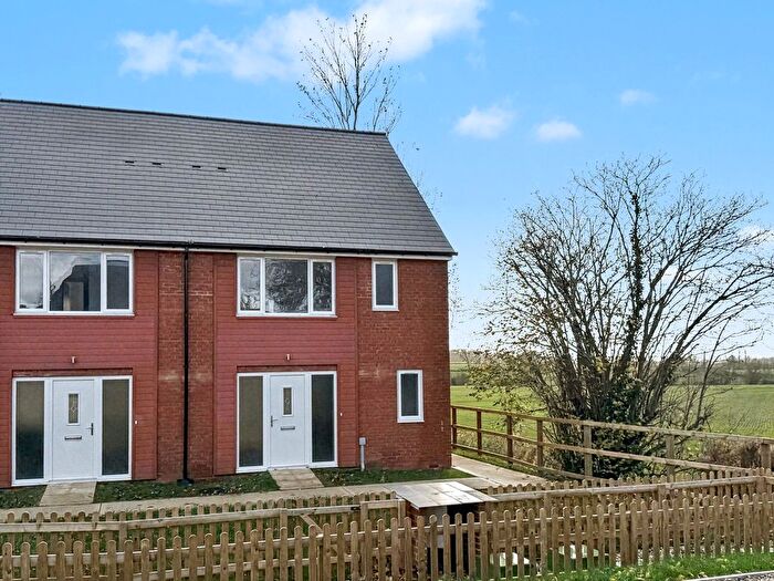 3 Bedroom Semi-Detached House For Sale In Swan Hill, Shrivenham, SN6