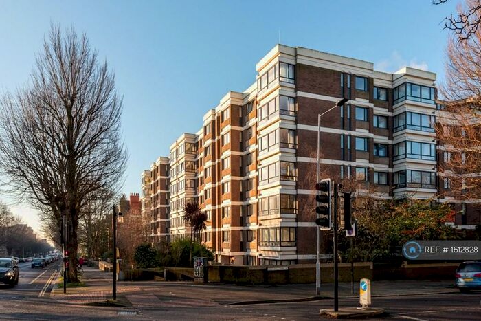 3 Bedroom Flat To Rent In The Drive, Hove, BN3