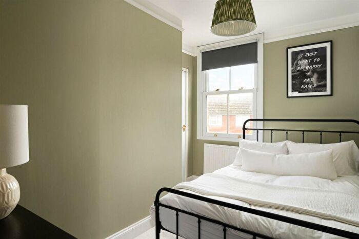 3 Bedroom Terraced House For Sale In Wilson Avenue, Henley-On-Thames, RG9