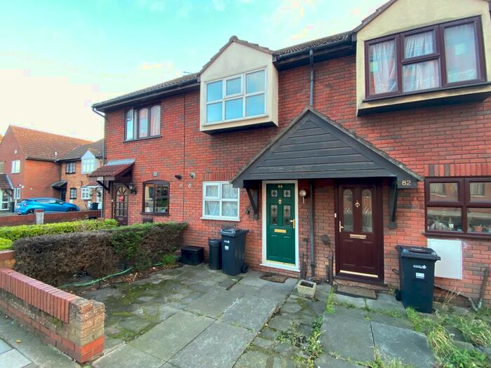 2 Bedroom Terraced House To Rent In New North Road, Hainault IG6