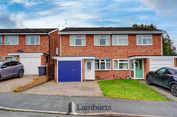3 Bedroom Semi Detached House For Sale In Albury Road, Studley, B80