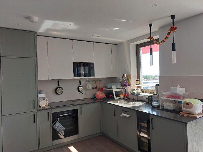 2 Bedroom Flat For Sale In Windsor Square, London, SE18