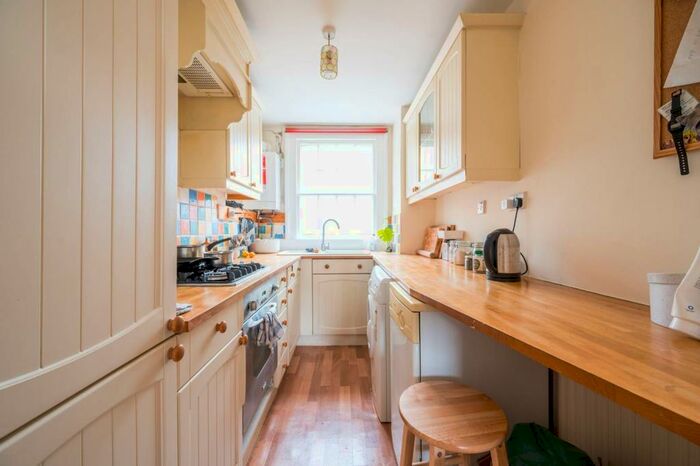 1 Bedroom Flat To Rent In Rawstorne Street, Angel, London, EC1V
